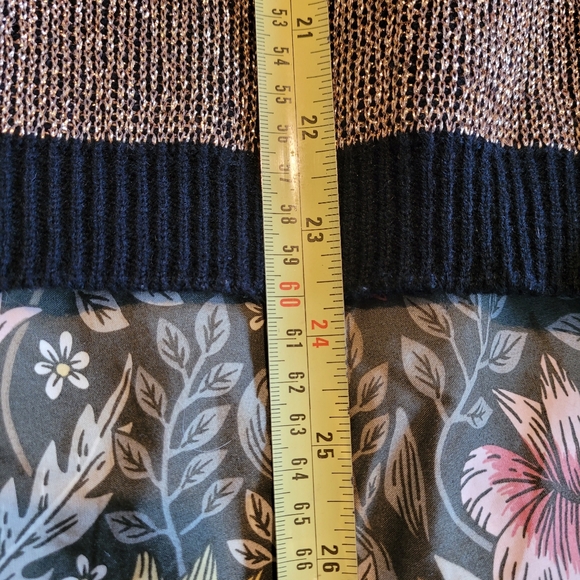 Glam Vintage Gold Knit Top! - Picture 12 of 14